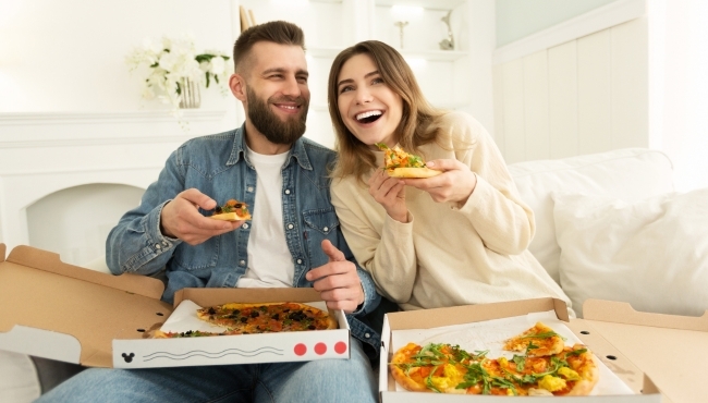 La Regina della Pizza | Due Pizze e due Lattine di CocaCola da Asporto ANCHE A PRANZO (Domicilio +2)